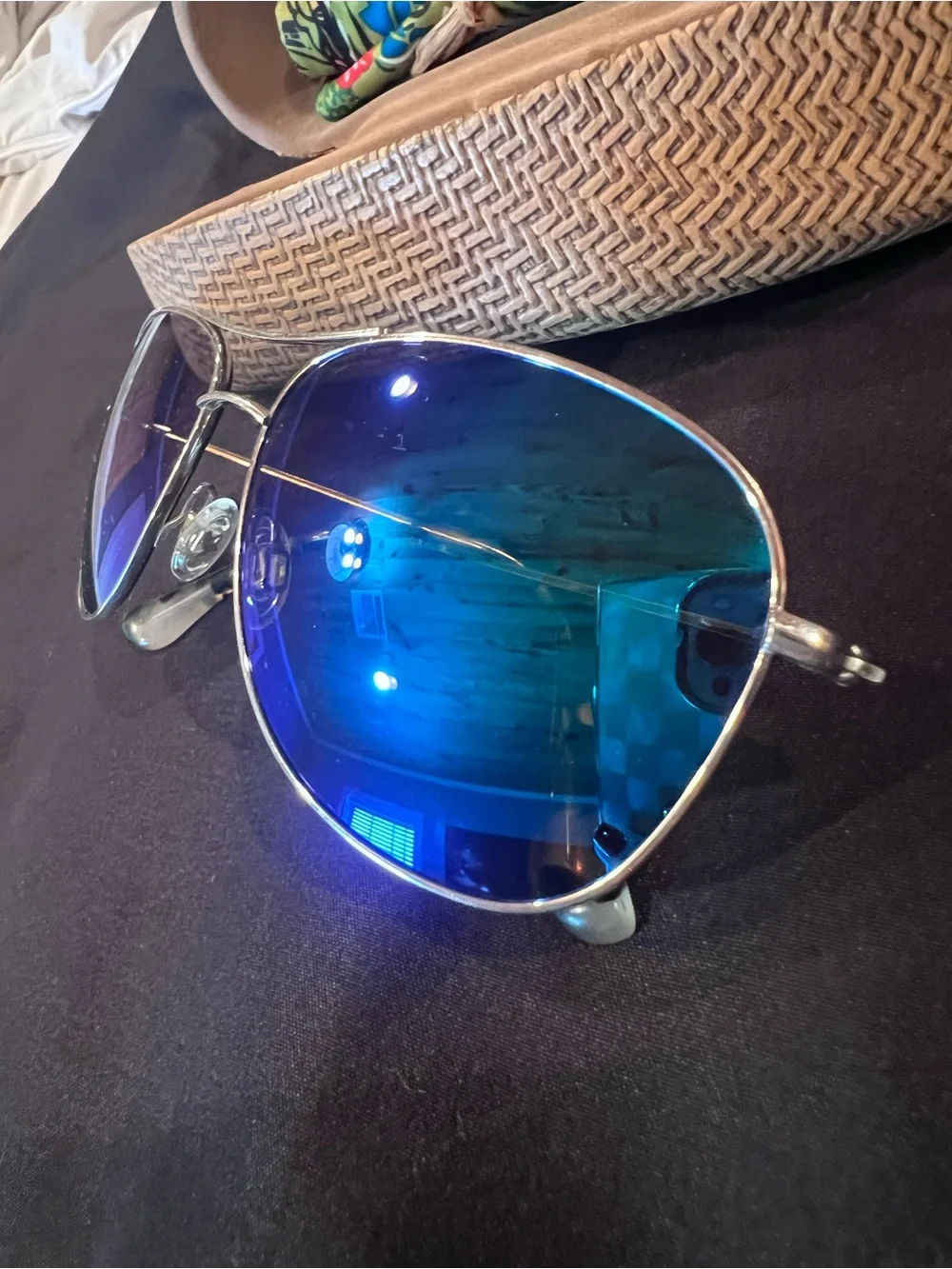 Maui Jim Maverick Silver Titanium Frame Sunglasses with Blue Mirrored Lenses - Picture 3 of 8